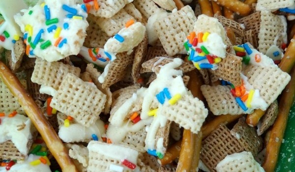 White Chocolate Chex Party Mix! A Sweet and Salty Recipe!